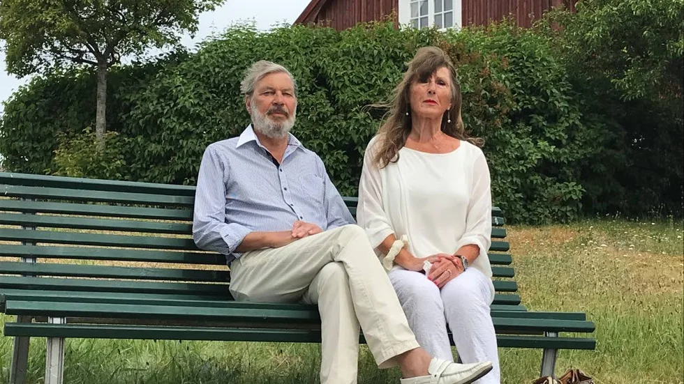 Ronnie och Margaretha Jansson är ytterst förvånade över att bygdegården i gamla Oxelösund är stängd och över skyltarna som säger att det ej är tillåtet att vistas på platsen, som kommunen äger.