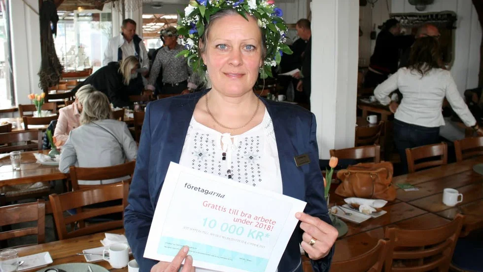 Företagarna Nyköping Oxelösund med ordförande Ulrika Juul  fick ta emot en check på 10 000 kronor för att lokalföreningen varit bäst i regionen på att värva nya medlemmar förra året.
