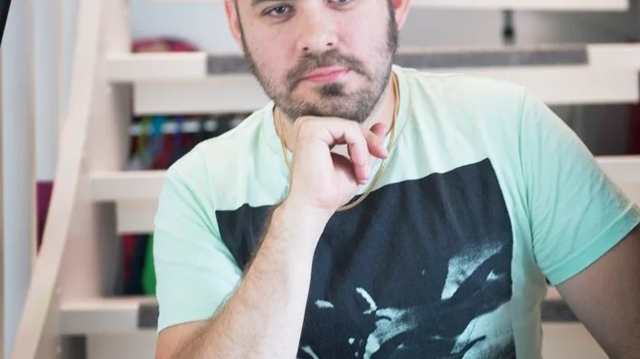"Hur födelsedagen firas? Ja, det beror på vad Tomas Larsson (sportchefen på SN) har skrivit upp mig på för jobb...annars blir det väl fira med familjen på fredagen och lite grill med vännerna på lördagen. Min födelsedag är också vår bröllopsdag."