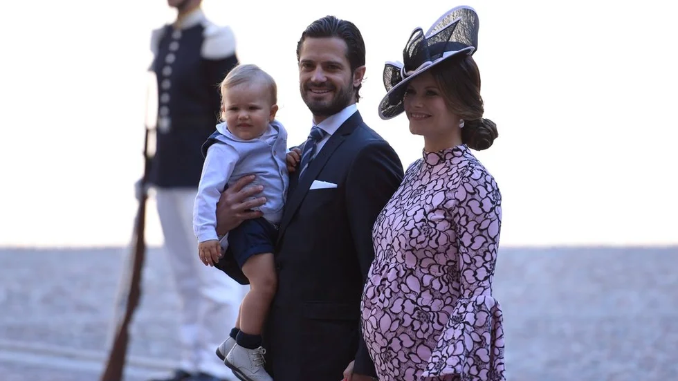 Prins Carl Philip och prinsessan Sofia med sin äldste son Alexander, hertig av Södermanland.