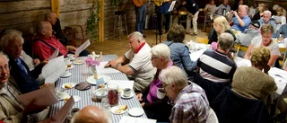 Sommarkänsla i Gryt med glad allsångsafton