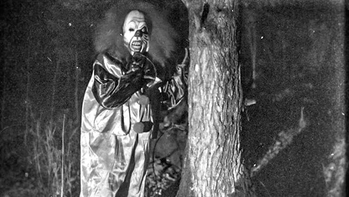 Clownskräck i skogen.