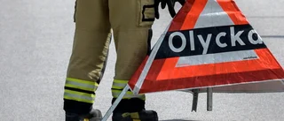 Köer på E4 när bil körde ner i dike