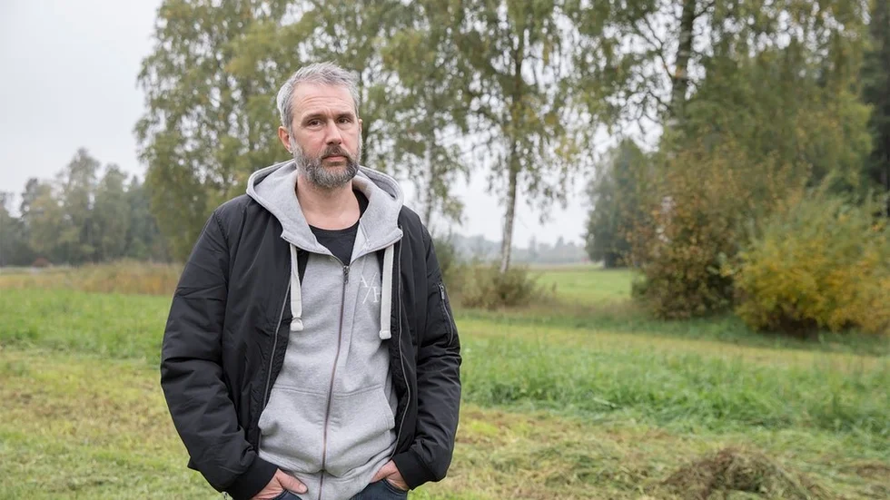 Glenn Hellgrens 13-åriga dotter Clara tog livet av sig för ett år sedan. Nu vill han bryta tabut kring psykisk ohälsa för att hjälpa andra som mår dåligt. "Hel kommer man aldrig att bli igen, det tror jag inte. Men hon finns alltid här hos mig".