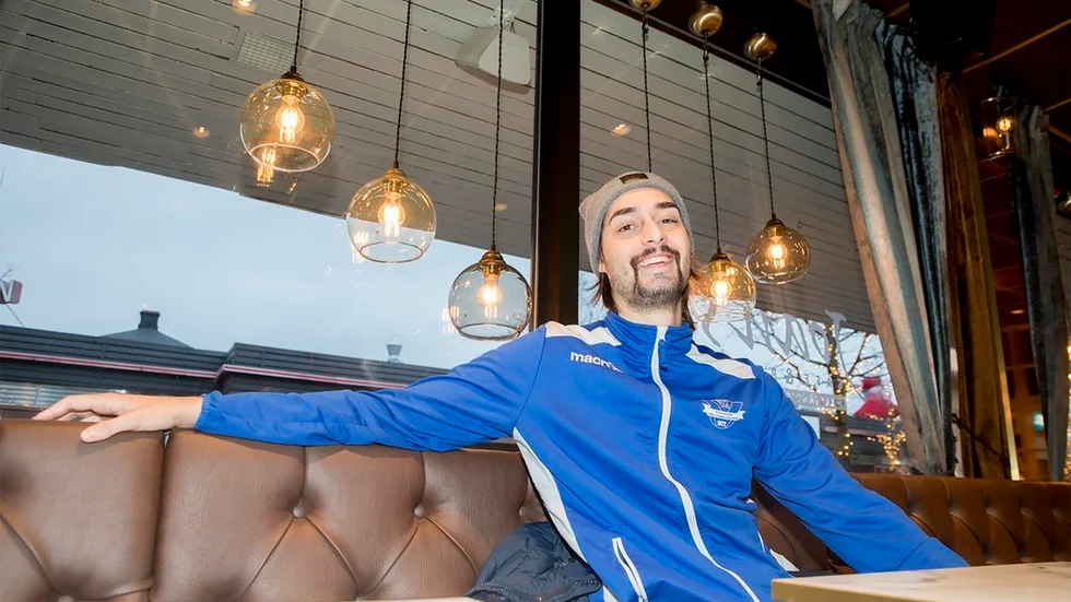 En avslappnad Chris Kalfic tror på en vändning för VVK och hyllar hemmapubliken i Sporthallen. "Jag skulle våga gå ut och säga att vi har Sveriges absolut starkaste publik inom volleybollen", säger han.