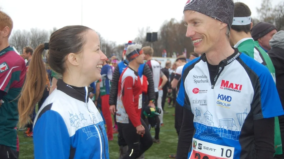 En grym förstasträcka i damernas stafett gjorde Ida Hylander för Nyköpings OK i damstafetten – och det blev till att dubbeljobba med näst sista i herrstafetten med NOK 2 där Magnus Johansson till höger avslutade fint.