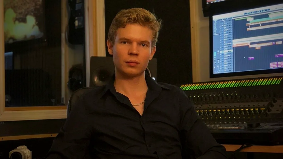Emil Carlsson producerar både andra artisters och sin egen musik.