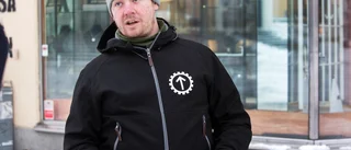 Arbetar med funktionsnedsatta - sprider hat på fritiden