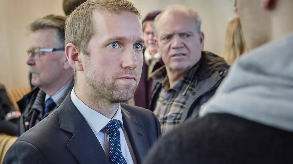 Den 7 augusti 2017 tog Jacob Högfeldt (M) emot ett kuvert med vitt pulver och en lapp som det stod "snart är du död" på.