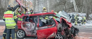 Ännu oklar utgång efter frontalkrocken