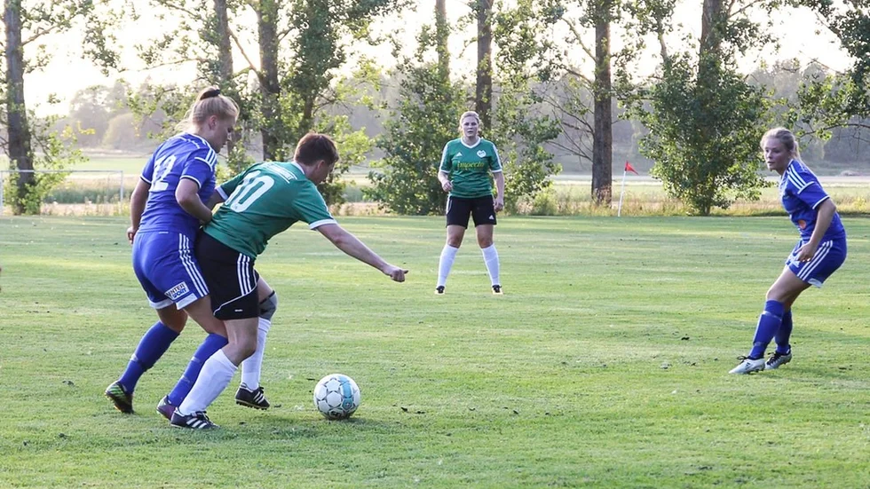 De senaste åren har det spelats division 3-derbyn mellan Julitas och DFK Värmbols damer, men så blir det inte i år. DFK hoppar av trean, för att spela i fyran i stället – och få nya derbyn mot Vingåker.