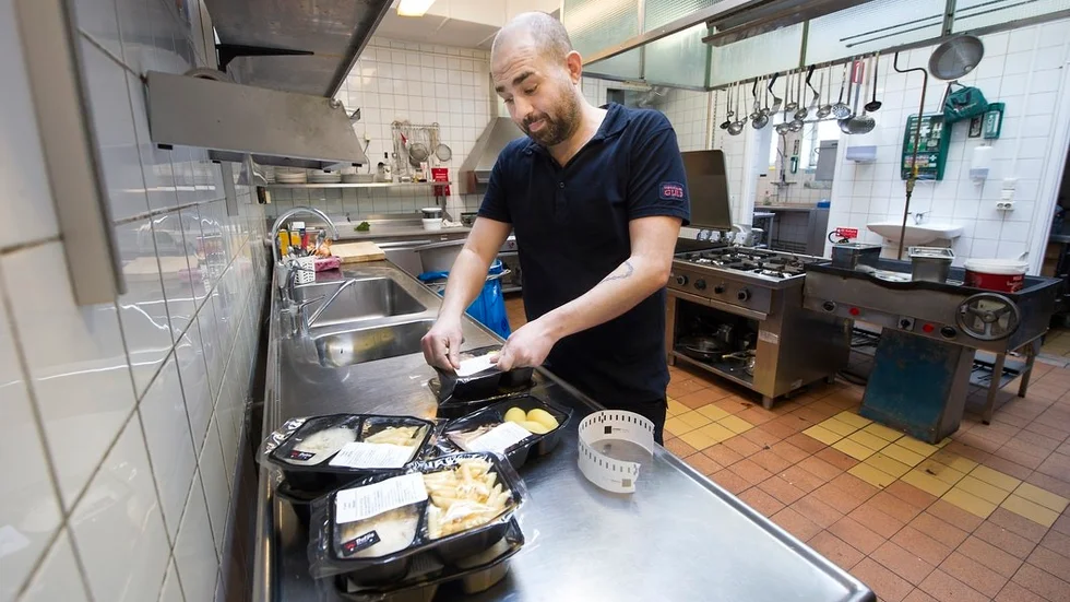 Tidigare drev Davoods pappa restaurangen på Folkegatan. Därför känns det extra kul att det blir snurr på verksamheten igen, säger Davood Delfi.