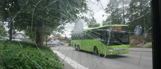Glasrutor byts ut mot metall: "Handlar uteslutande om skadegörelse"