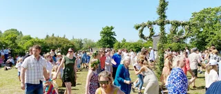 Midsommar på Katthamra: Som vanligt – och som aldrig förr • "Men vi har ett liknande firande i Ukraina"