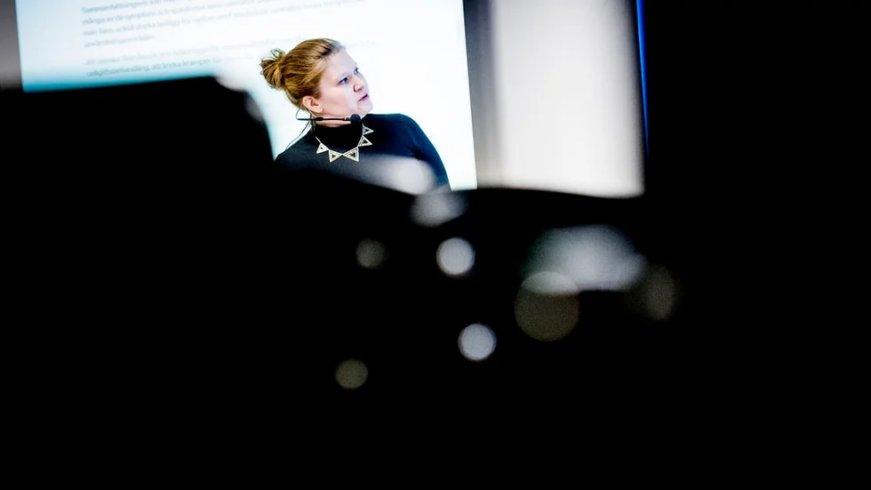 Ungdomsstödjaren Angelica Wallström är en av de som håller i utbildningen. Hårda fakta om farorna med narkotika fungerar avskräckande berättar hon och tar exemplet med nätdrogen Spice, som efter stor uppmärksamhet i media nästan har försvunnit idag.