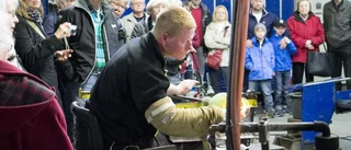 Samling kring glaset i Rejmyre