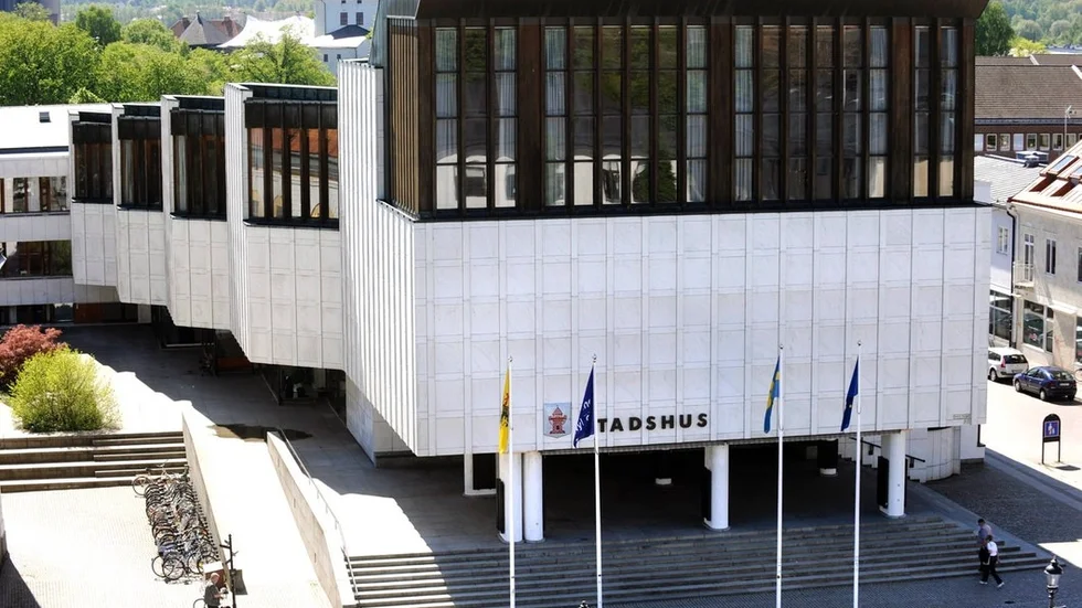 Ralph Hofström undrar vem som en gång ville ha Stadshuset mitt i Nyköpings centrum Foto: SN