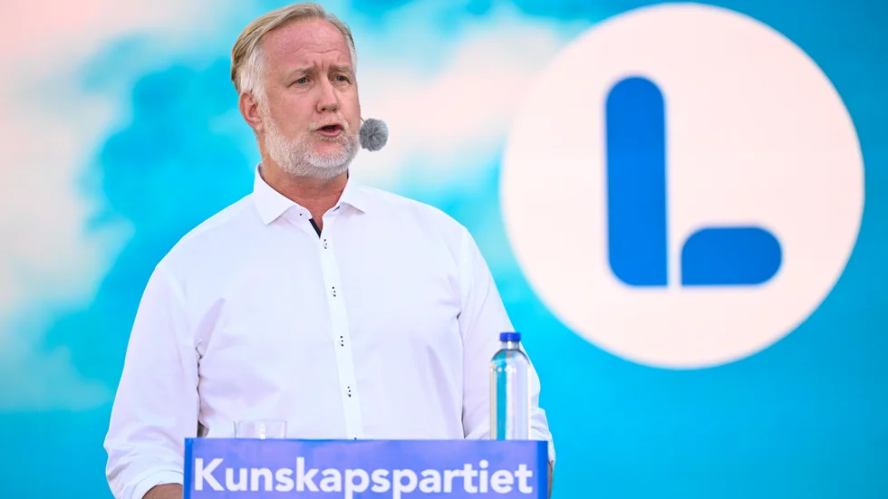 Makthunger kan få politiker att glömma vilka de är och varför. När Liberalerna satte sig i knäet på SD blev inte mycket kvar av liberalismen, men partiet har i alla fall en korvgubbe som ledare. (Arkivbild)