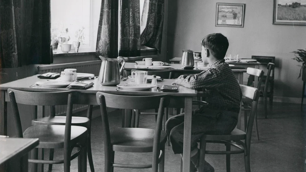 Krister Lumme är besviken på finsk media som inte ifrågasatt eller skrivit om utredningen om hur föräldralösa barn misshandlades och kränktes i Finland på 1950-talet. Bilden är från ett barnhem i Sverige som fanns under samma tidsperiod. Foto: TT.