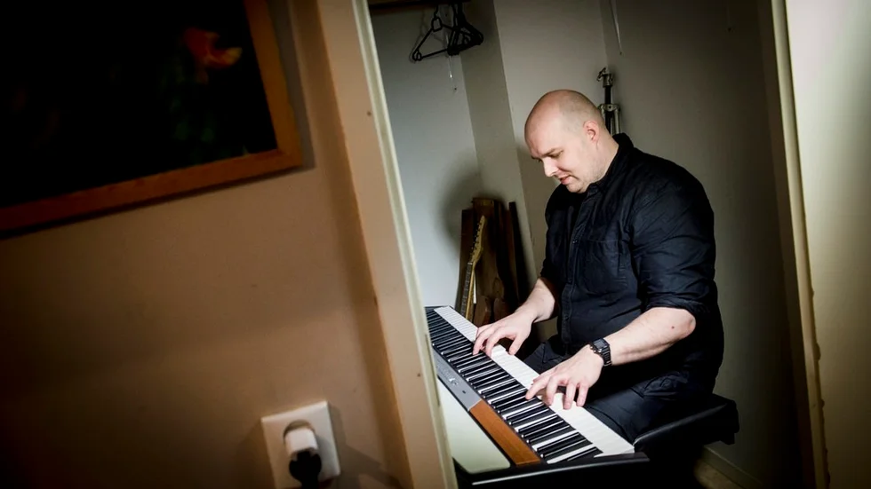 I ett litet Harry Potter-liknande krypin sitter Krille Sandberg och skapar sina pianostycken. "Jag tror att jag skulle kunna göra något riktigt bra om jag hade tillgång till en flygel och en riktig inspelningsstudio", säger han.