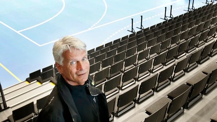 Domarcoachen Peter Fröjdfeldt välkomnar gärna teknisk utveckling för att hjälpa fotbollsdomarna, så länge användandet inte går till överdrift.