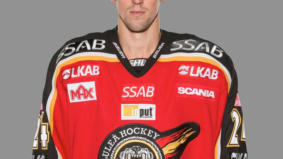 Cam Abbott är än så länge mer känd från sin tid som spelare för Luleå, men har börjat tränarkarriären med Växjös J20-lag utmärkt.
