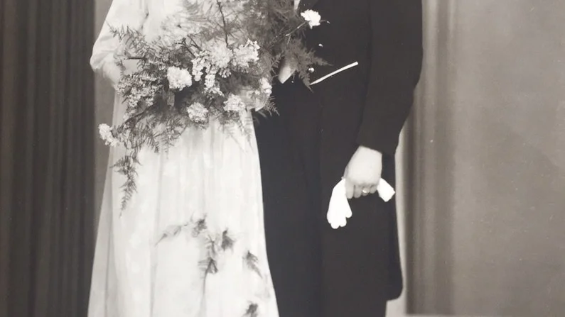 Idag är Birgit 92 år och Henry 98 år och de har varit gifta i 70 år. Bröllopsbilden på paret Gustafsson är tagen 1 mars 1947.