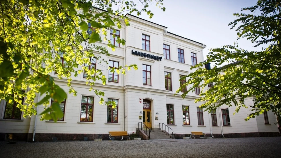Regionen har minskat sitt beroende av inhyrda sjuksköterskor. Samtidigt ökar kostnaderna för hyrläkare kraftigt.
