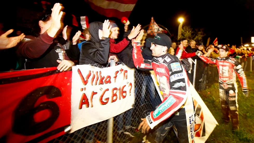 Mikkel Michelsen tackar fansen efter bragden på Brovallen där Masarna besegrades i semifinalen.