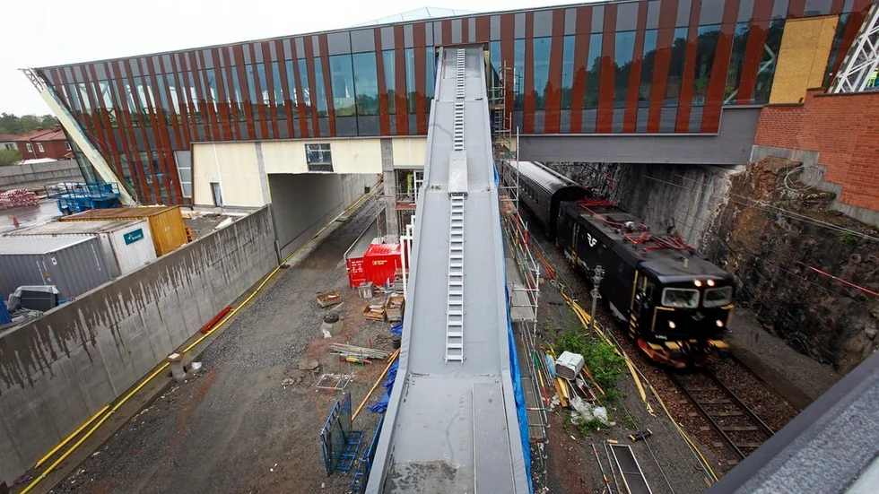 Ta betalt i garaget och gratis parkering för övrigt, skriver Lennart Sjögren, apropå avgifter vid nya resecentrum i Strängnäs. Foto: Joakim Serrander.