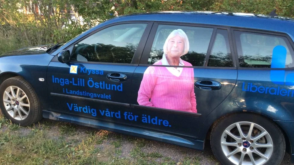 Inga-Lill Östlund (L) satsar på regionfullmäktige även i år. Bilden är från hennes valkampanj förra gången (2018) det begav sig. 