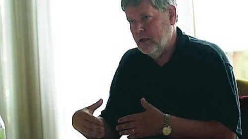 Socialdirektör Stig Linddahl på länsstyrelsen i Kalmar väntar besked från länsrätten. Frågan om nedläggning på Stockholmsvägen i Mållilla blir en domstolssak.