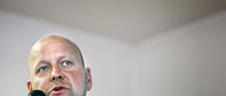 Hot om larm stoppade politiker