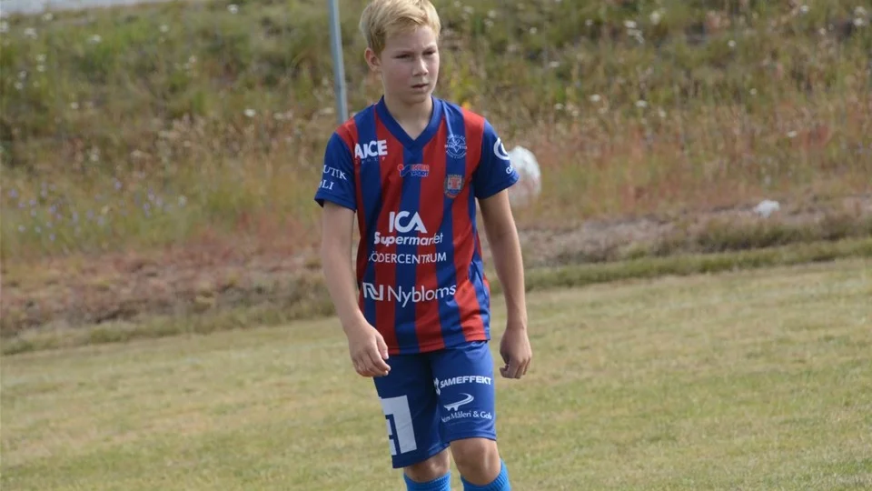 Kalmar Södra-spelaren Gustav Esbjörnsson blev första målskytten i Bullerby Cup 2017. Foto: Karl Edgren