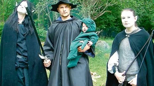 I nästan 20 år har NSF-scouterna i Horn arrangerat dagkollo för sommarlovslediga barn. Varje kollo har haft ett teman och i år kryllar skogarna kring Olofsboda av knytt, älvor och trollkarlar.