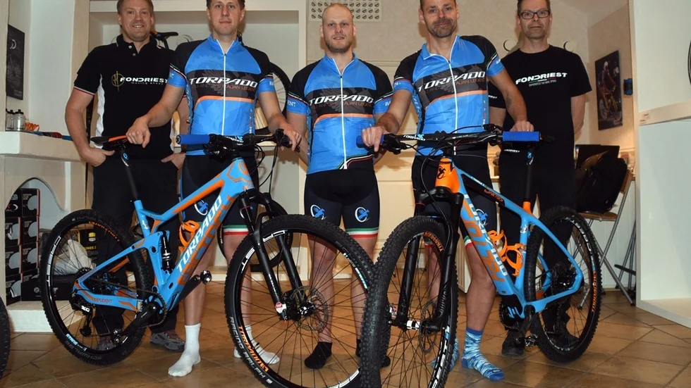 HÄRLIG SATSNING. Kristofer Gustafsson och Johan Myrén satsar på eget cykelteam. Där kör David Landberg, Kristoffer Gross och Peter Tunek. Foto: Magnus Strömsten-