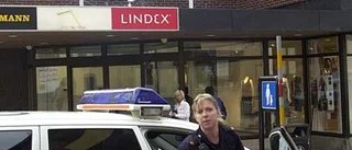 Bombhot mot biblioteket och Lindex