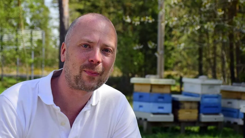 "Vi vill att tandvården ska vara samlat med all annan sjukvård. Det ska inte vara en plånboksfråga att gå till läkare eller tandläkare. " Menar Lars Johansson (V).