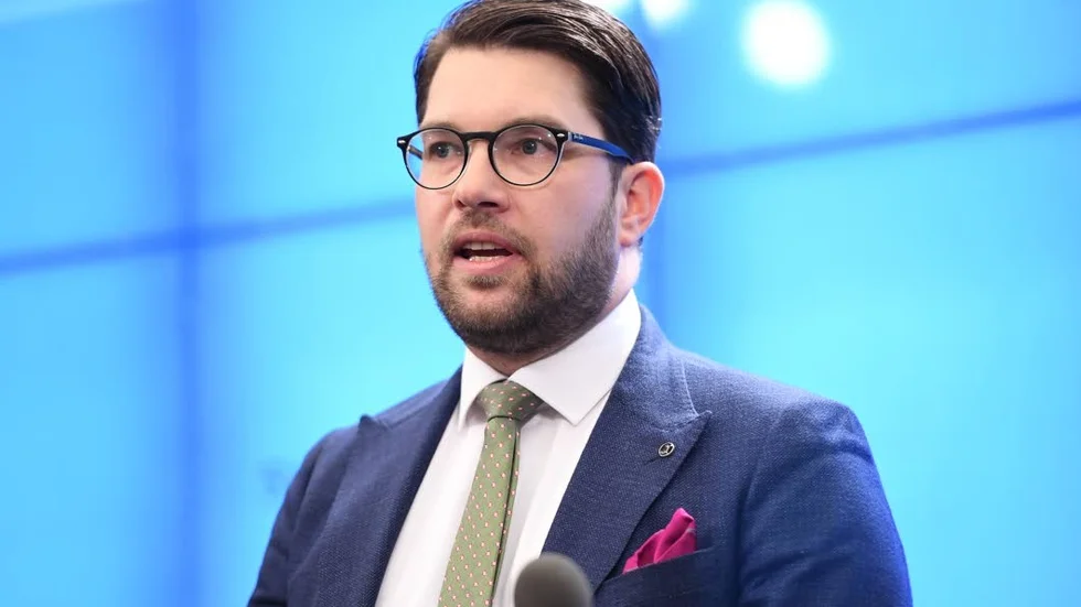 Att Jimmie Åkesson skulle lägga sig platt är orimligt. Men varför vägrar C och L att samtala med SD, undrar Sigvard Henriksson.