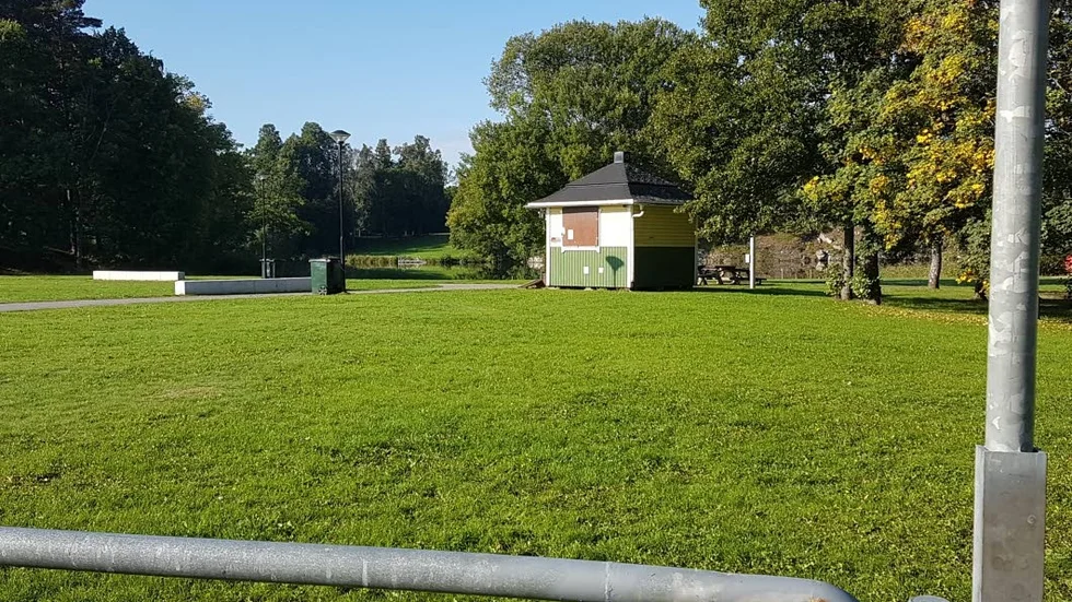 Hit ska fem campingstugor flyttas, enligt förslag, men det finns inte plats för husvagnar.