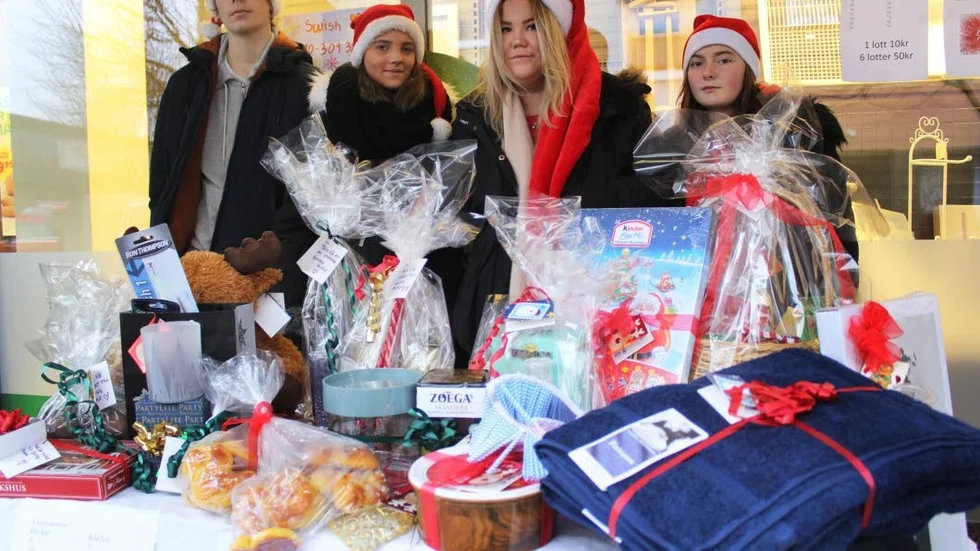 Otto Eklund, Lisa Hesselgård, Sara Johansson och Maja Karlsson har startat en insamling till organisationen Giving People, för att fattiga barn ska få en bättre jul.