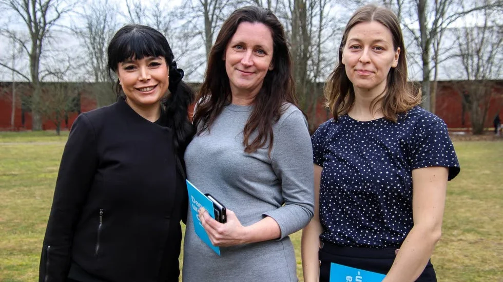 Raha Omrani, professionell solodasare som är med i projektet, Lena Ilmarson, projektledare och Zsuzsanna Csèpànyi, dansare från Linköping.
