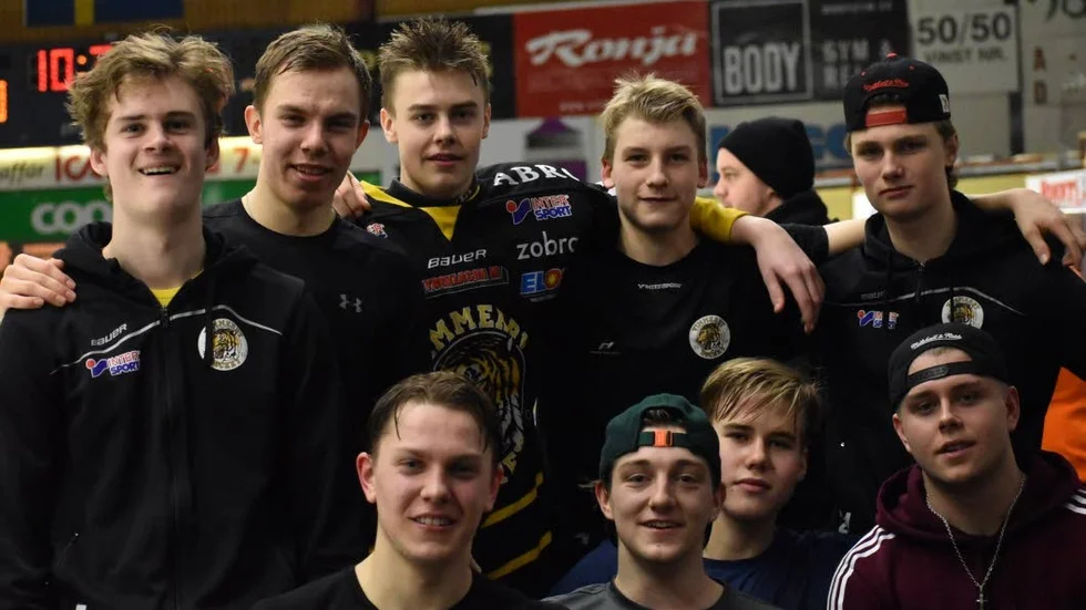 Det var många VH-spelare som nätade när juniorlaget besegrade Lenhovda med hela 13–4.