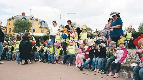 Förskolans dag avrundades med en kort vilopaus och en glass.