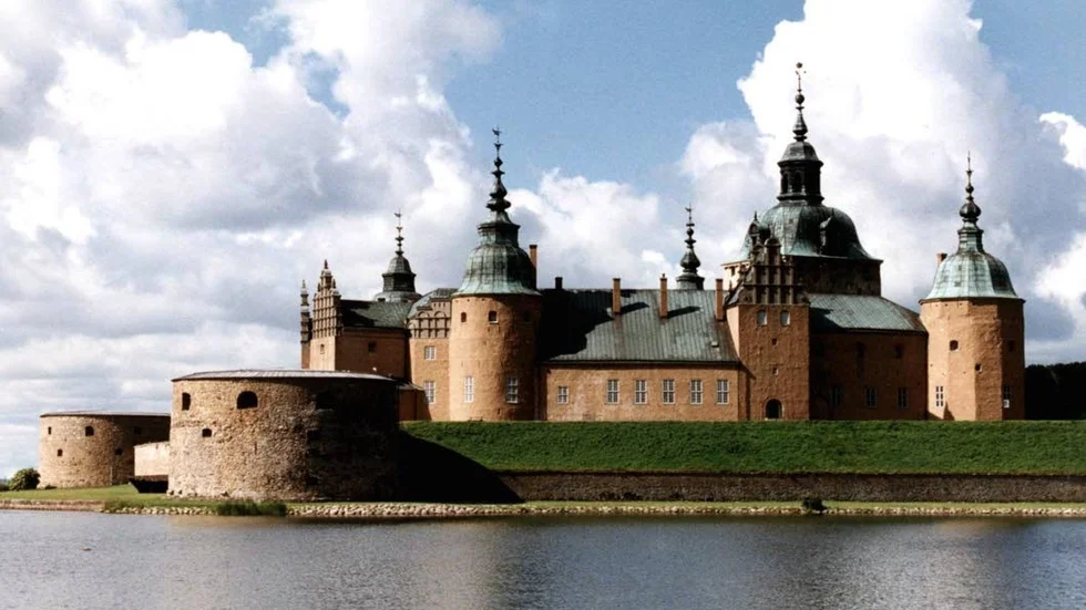 Kalmar slott. Ska inte trona i något storregionalt centrum.