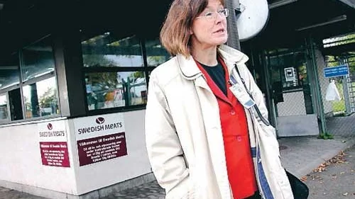 "Vi tar ett jättekliv för att ge våra bönder likvärdiga konkurrensvillkor", säger jordbruksministern Ann-Christin Nykvist, som i går besökte Swedish Meats i Linköping. Foto: Daniel Cannervik