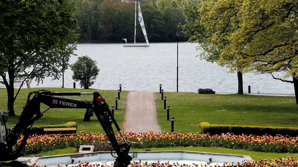En badstrand i anslutning till stadsparken skulle göra centrala Motala än mer attraktivt, resonerar skribenterna.