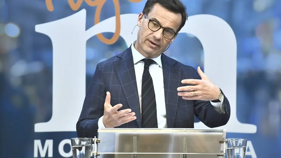 Det handlar om att driva och rösta på sin egen politik och de förslag som ligger närmast. Det är Moderaternas strategi under Ulf kristersson.