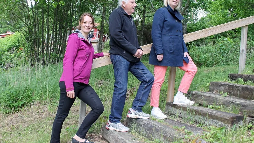 På väg mot bättre vatten- och avlopp vid Sätra fritidsby. Från vänster, Rebecka Hovenberg, Bengt Karlsson och Marie Hägglund.