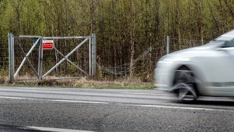 Renen satt fast vid ett viltstängsel (arkivbild).